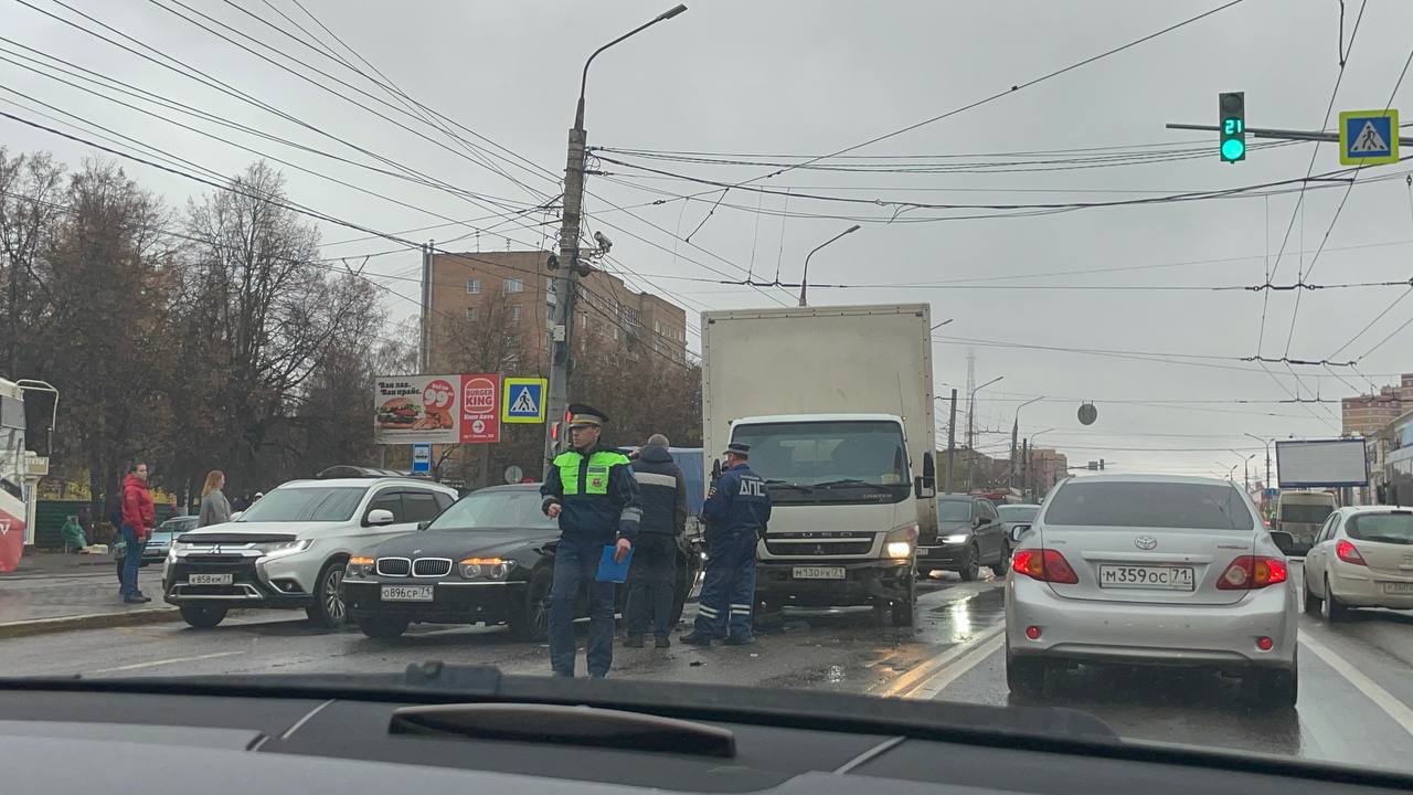 В Туле на улице Ленина произошло ДТП