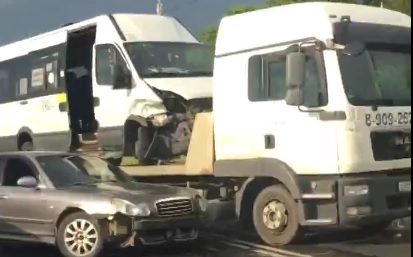 Возле поселка Первомайский Щекинского района столкнулись автолайн и Hyundai