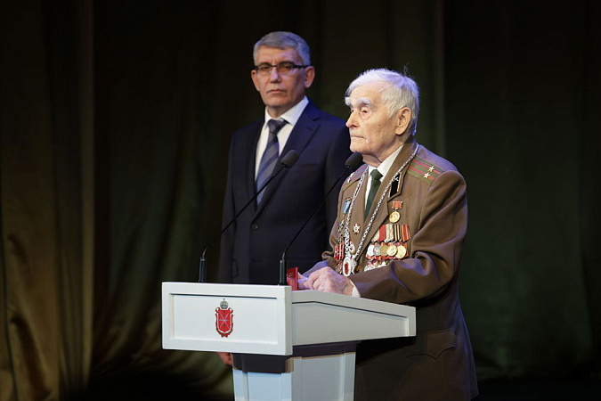 Миляев 21 февраля вручил ветеранам ВОВ знаки «Почетный гражданин Тульской области»