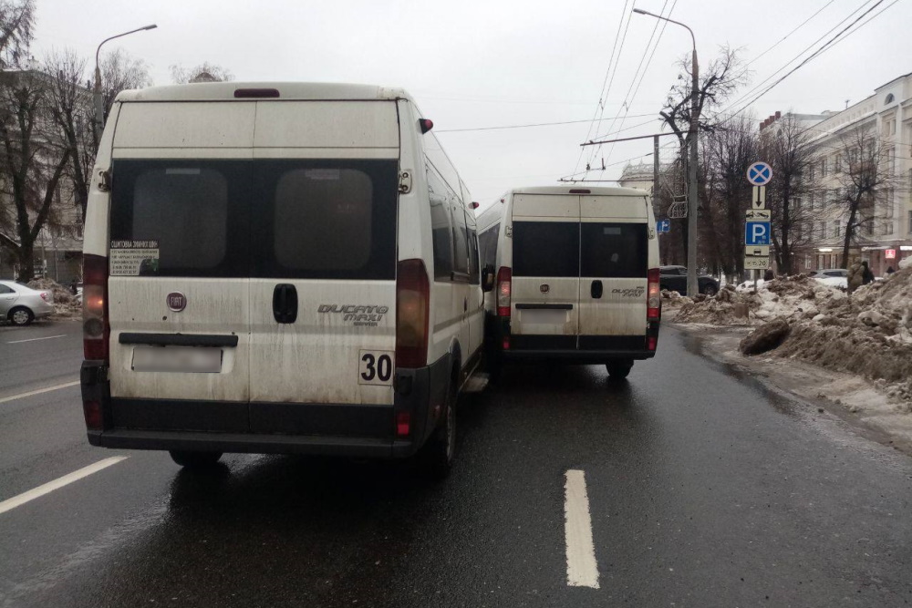 На остановке &quot;улица Первомайская&quot; в Туле образовалась задержка троллейбусов из-за ДТП