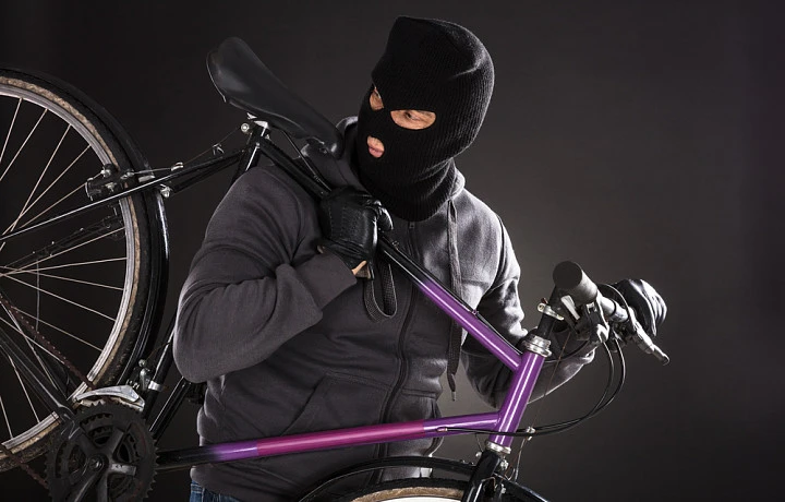 Безработный новомосковец украл велосипед из подъезда жилого дома