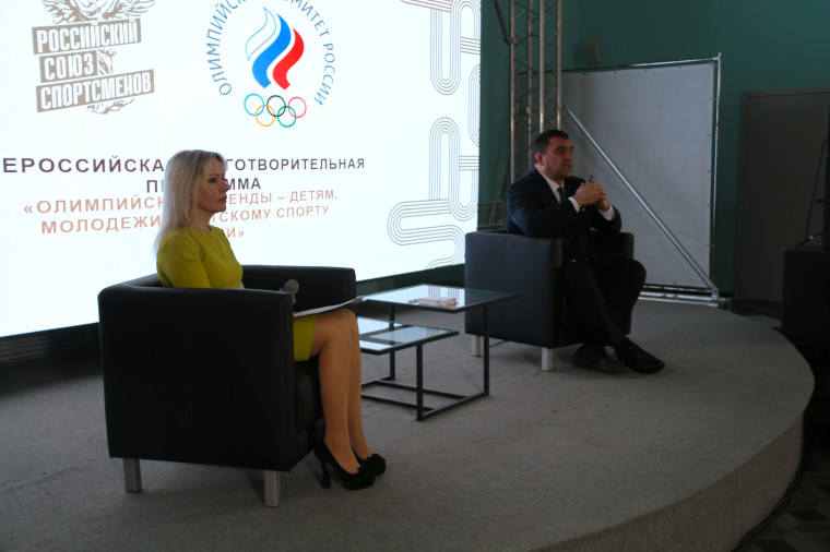 Молодые тульские спортсмены встретились с олимпийским чемпионом Давидом Мусульбесом