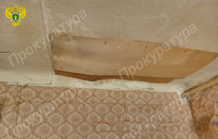 Прокуратура потребовала отремонтировать комнату в общежитии в Дубенском районе