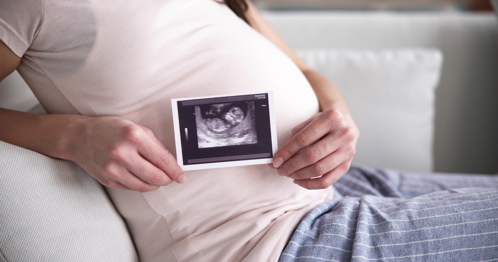 Ученые выяснили, что повышенное давление в утробе матери влияет на внешность ребенка