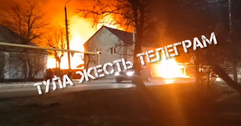 Дом загорелся в Туле на улице Карпова