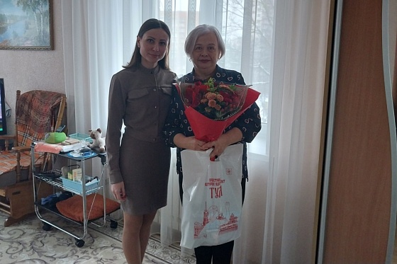 Депутаты поздравили тулячек с наступающим Днем матери