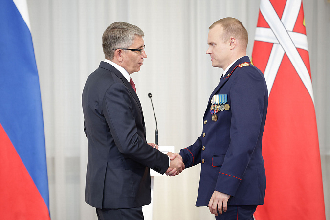 Губернатор Тульской области вручил региональные награды сотрудникам СК