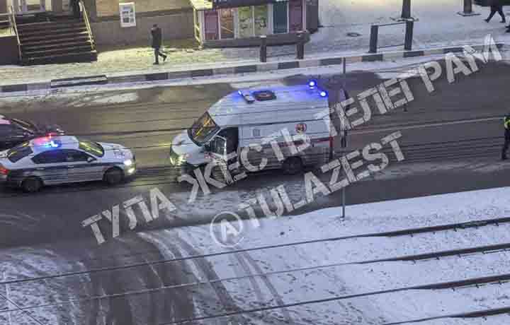 В Туле в аварию попала машина скорой помощи