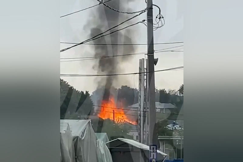 При пожаре в заброшенном доме на улице Глеба Успенского в Туле погиб человек