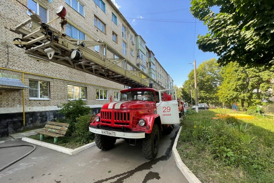 С пожара в жилом доме в Ефремове эвакуировали 15 человек