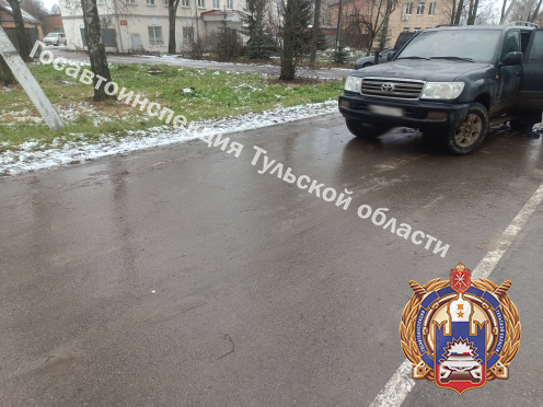 В Венёве автомобиль сбил пешехода при движении задним ходом