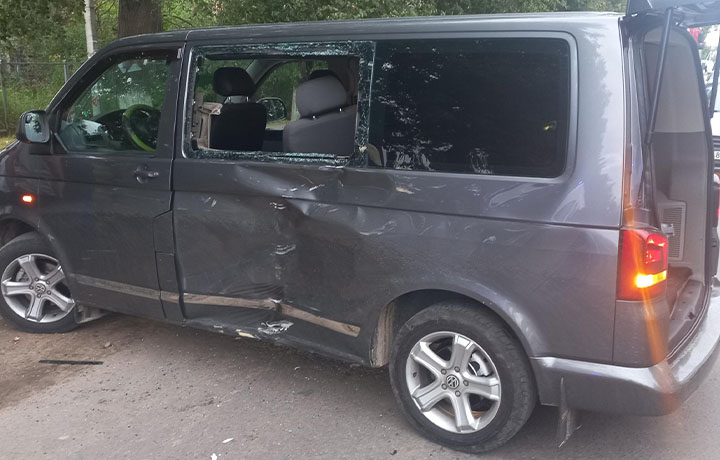 16-летний мотоциклист без прав врезался в минивэн в Тульской области