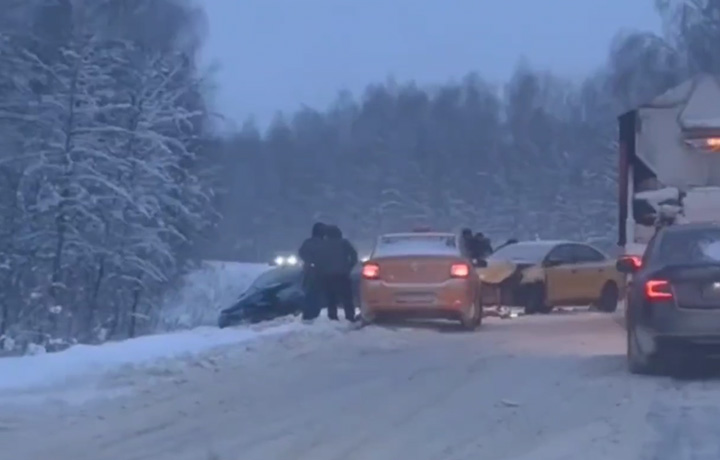 Пять машин столкнулись на дороге в Дубенском районе