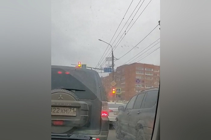 Администрация Тулы назвала причину поломки светофора на Красноармейском проспекте