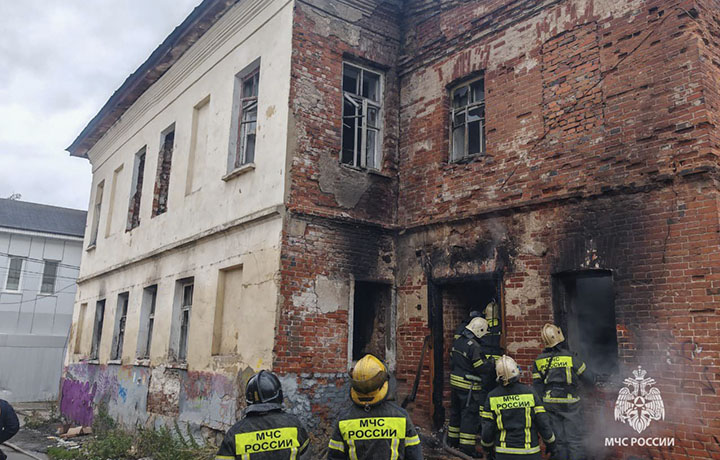 Объект культурного наследия сгорел на улице Пирогова в Туле