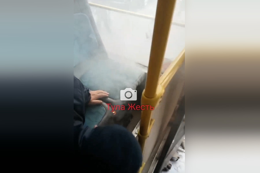В Туле в автобусе №26 загорелась печка под пассажирским сидением