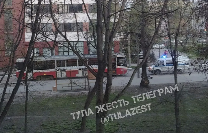 В Туле в трамвае пассажиру стало плохо