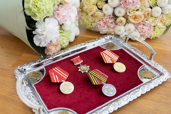 Миляев поздравил тульских отцов и вручил награды: Быть опорой, примером и главным защитником