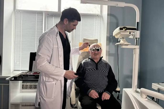 Тульские хирурги вернули мужчине зрение спустя 40 лет после травмы