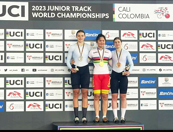 Алексей Дюмин поздравил тулячку с бронзой на первенстве мира по велоспорту на треке