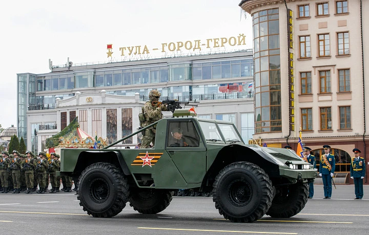 Репетиция парада Победы прошла 1 мая на площади Ленина в Туле