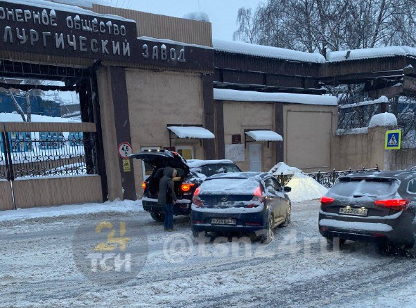 Два легковых автомобиля столкнулись у проходных «КМЗ» в Туле