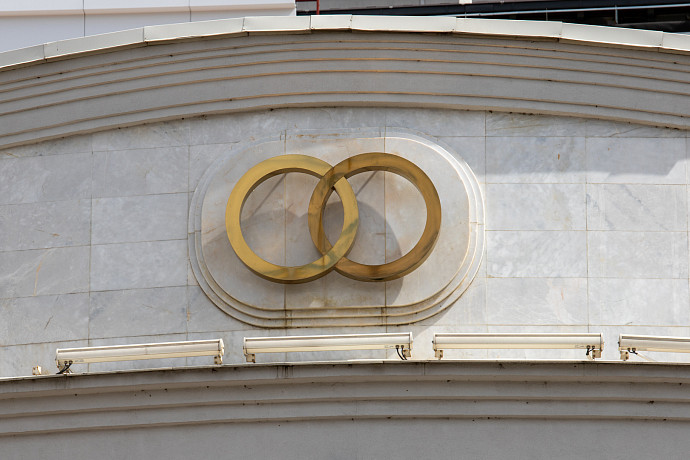 Юрист назвал подводные камни смены фамилии после свадьбы