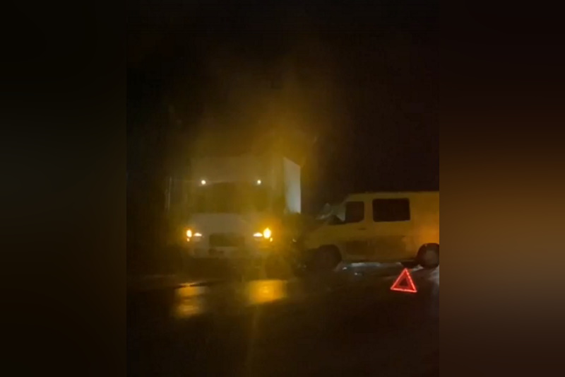 На Веневском шоссе в Туле произошло массовое ДТП с тремя автомобилями ...