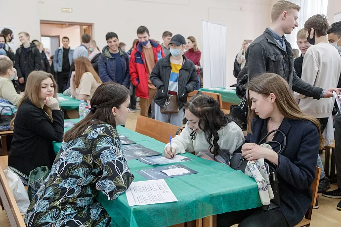 Оборонные предприятия и Центр занятости пригласили туляков на ярмарку вакансий