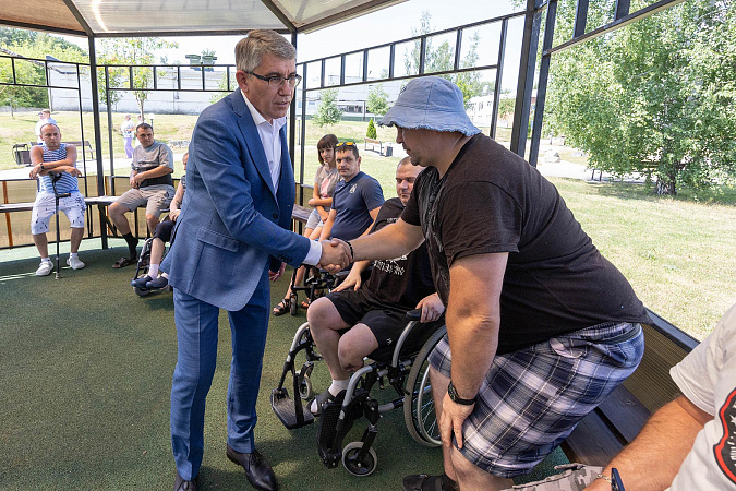 Дмитрий Миляев посетил госпиталь ветеранов войн и труда, где проходят реабилитацию участники СВО