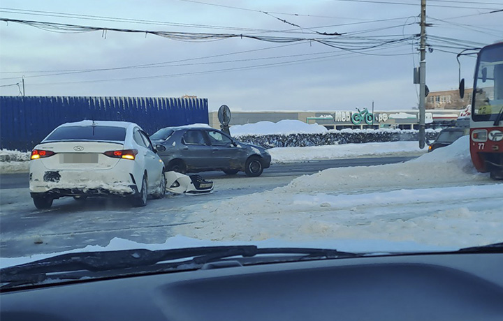 Трамваи встали из-за ДТП на проспекте Ленина в Туле