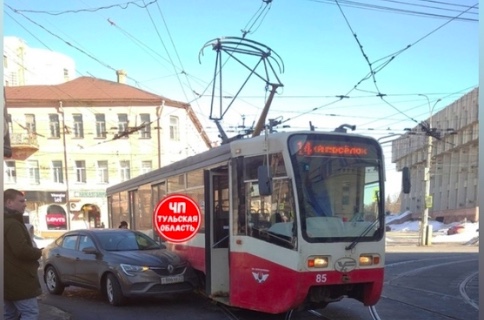 В Туле произошло ДТП с трамваем