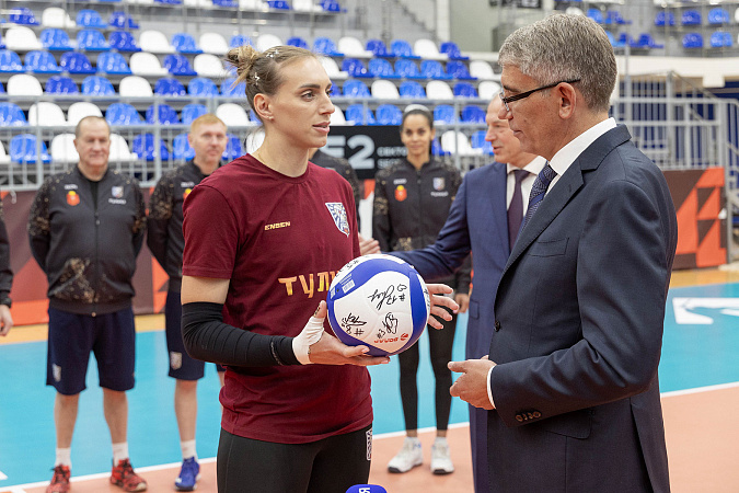 Миляев встретился с волейболистками «Тулицы» перед новым сезоном чемпионата России