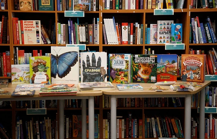 Устали от цифрового общения: психолог объяснил тренд зумеров на библиотеки