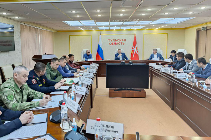 Алексей Дюмин провел совещание по безопасности в День Победы