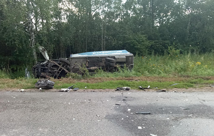 Три человека пострадали в лобовом столкновении автомобилей в Одоевском районе