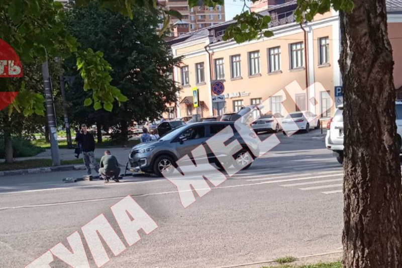 ﻿Легковушка сбила человека на самокате на улице Фрунзе в Туле