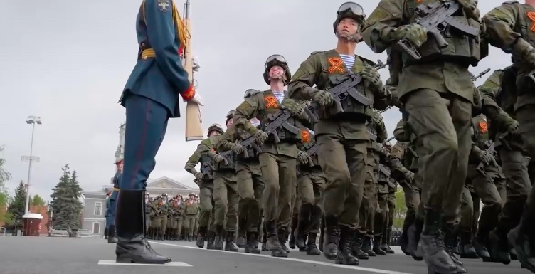 Алексей Дюмин устроил внезапную проверку готовности к проведению военного парада в Туле