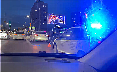 Из-за столкновения Hyundai и Renault на пересечении улицы Николая Руднева и проспекта Ленина в Туле образовалась пробка