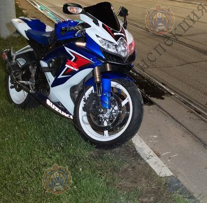 На улице Октябрьской в Туле столкнулись LADA Vesta и мотоциклист