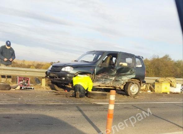 На трассе М-2 «Крым» в Туле столкнулись Chevrolet Niva и Peugeot