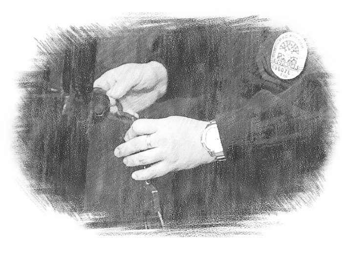 В Туле снизили сроки двоим полицейским, осужденным за взятки и издевательства над задержанными