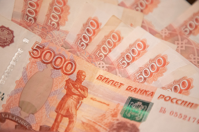 В Веневском районе официантка из кассы украла 13 625 рублей