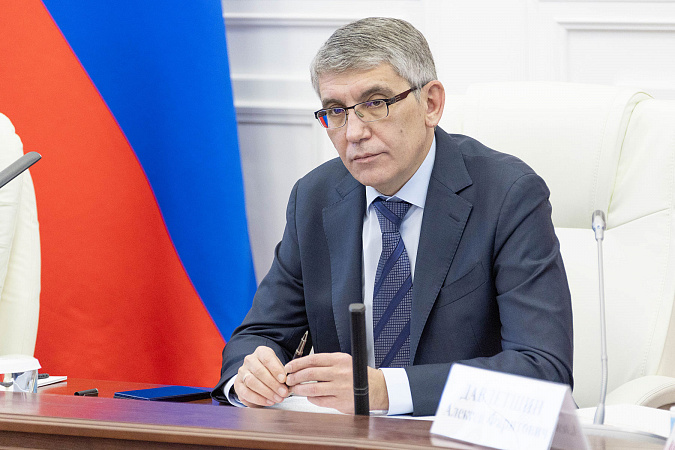 «Предвосхищать проблемы, а не устранять последствия»: Дмитрий Миляев поставил задачу по опережающей модернизации электросетей региона