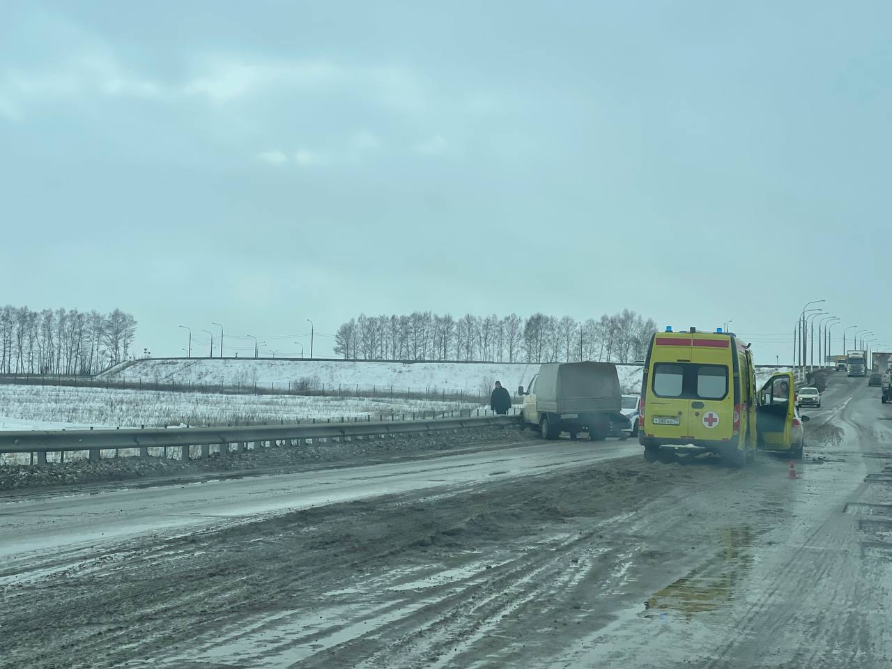 В Тульской области ГАЗель врезалась в дорожное ограждение