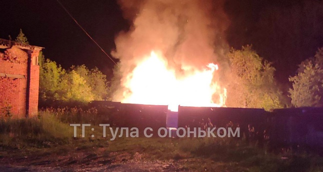 В нежилом помещении в Донском ночью произошел пожар