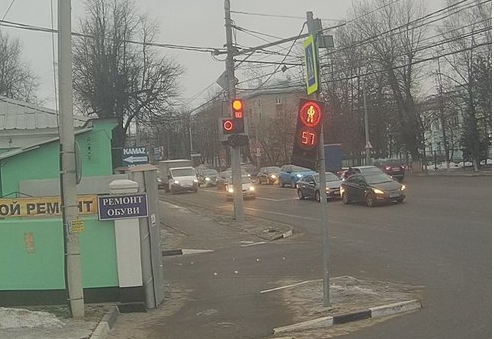 Из-за ДТП на пересечении улицы Октябрьской и Промышленного проезда в Туле собрались автомобильные заторы