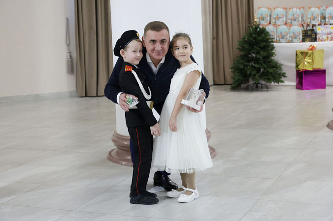 Алексей Дюмин посетил Новогодний кадетский бал в Узловой