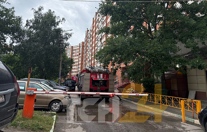 Спасатели снова приехали к дому на Красноармейском проспекте в Туле, где утром случился пожар