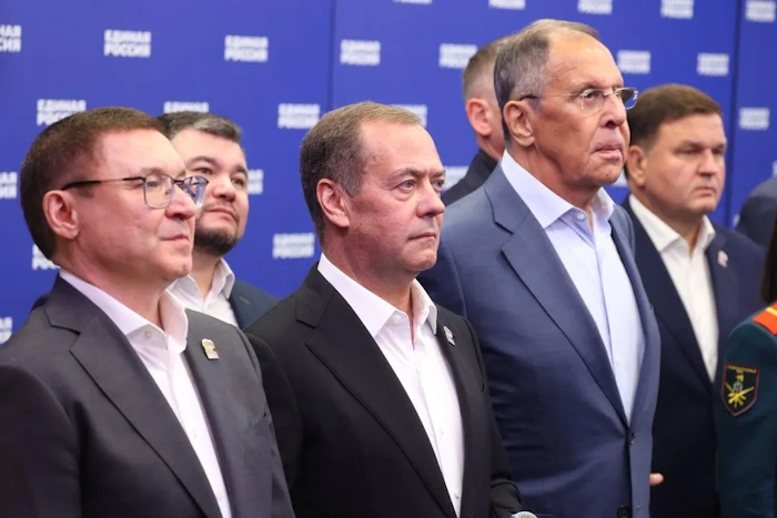 Россияне сохраняют доверие к «Единой России», заявил Медведев | ТСН24